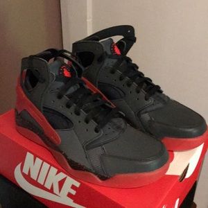 Brand New Nike Air Flight Huarache PRM QS Sz. 9